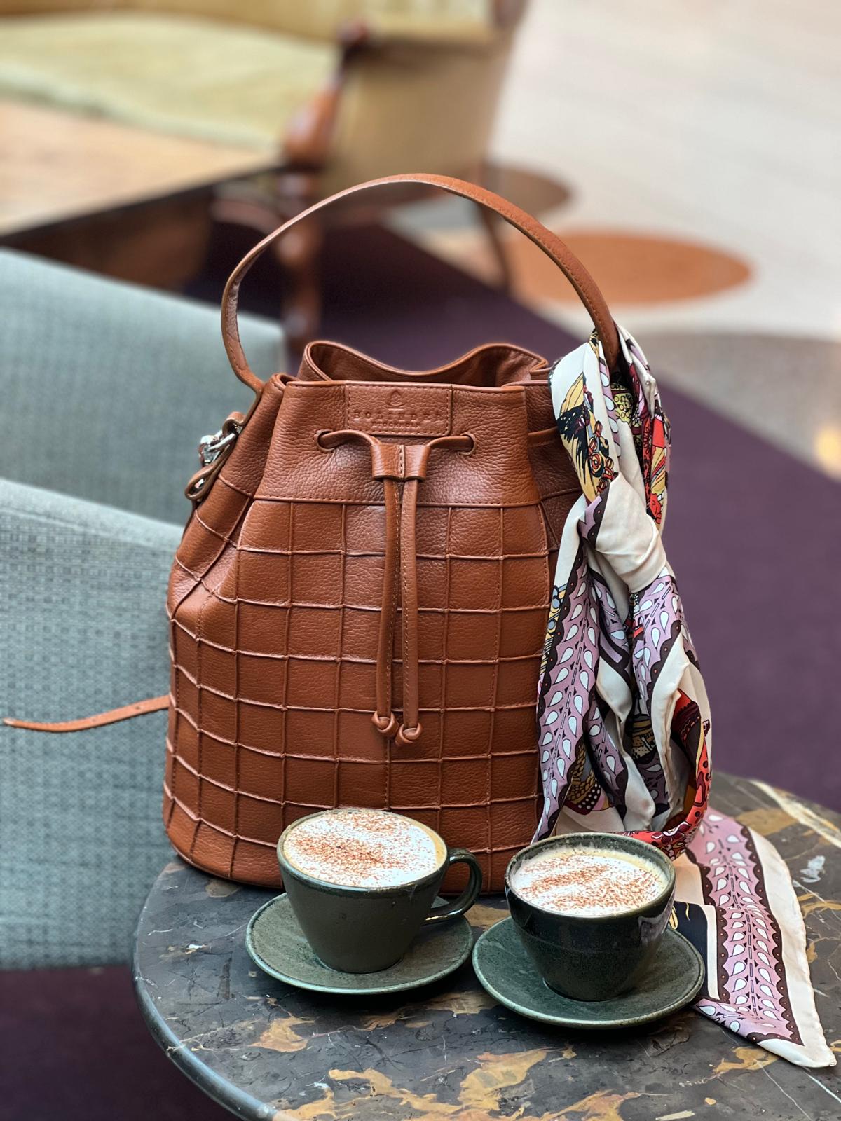 Jet Set Bucket Cognac