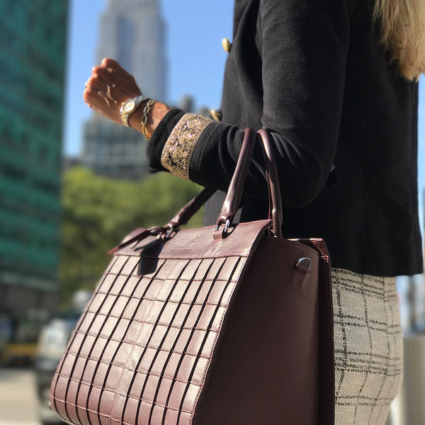 Why the Tote Bag Is A Perfect Compromise for a Practical Woman Staying on The Course of Everyday Elegance
